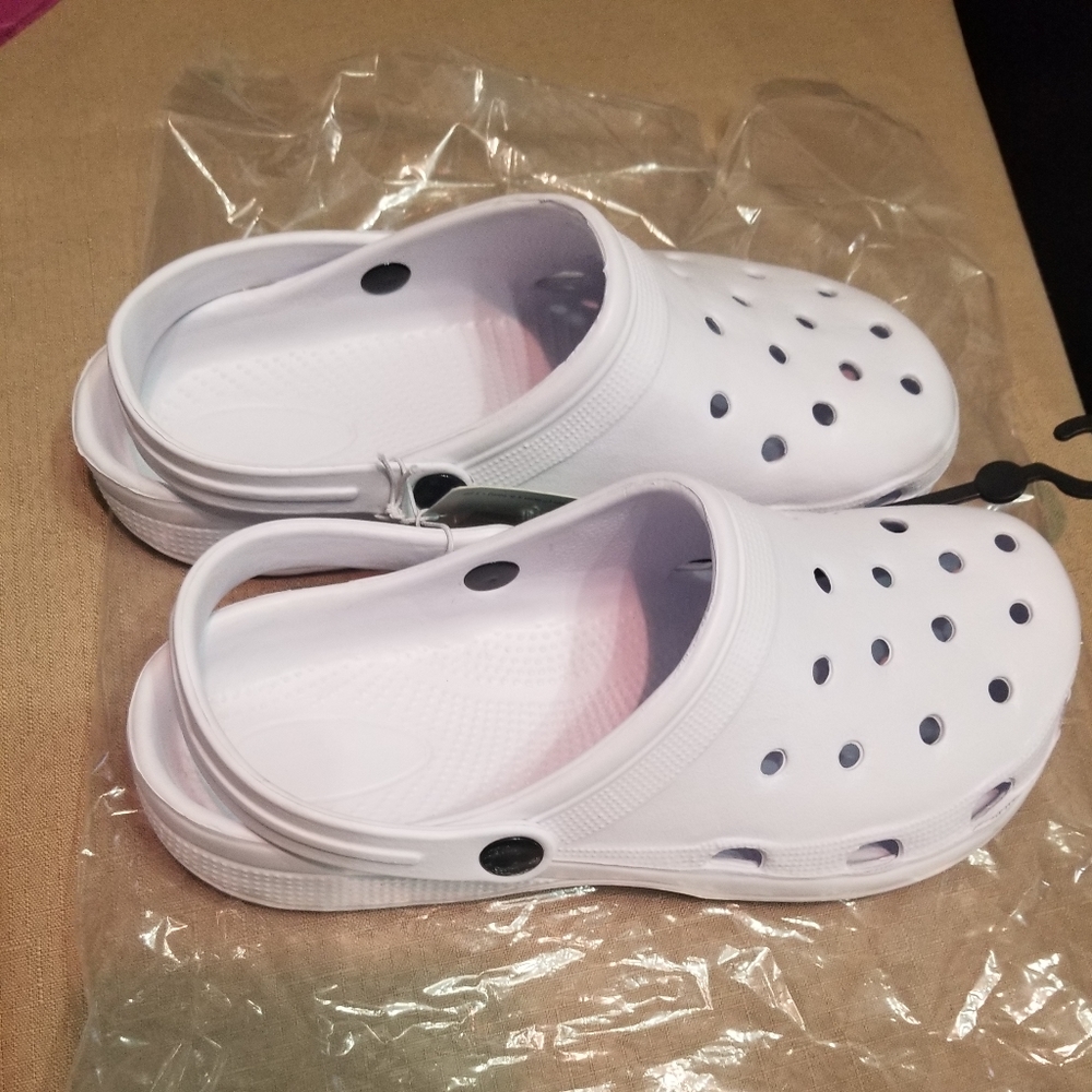 Croc-Style Lightweight Clogs - Picture 2 of 5